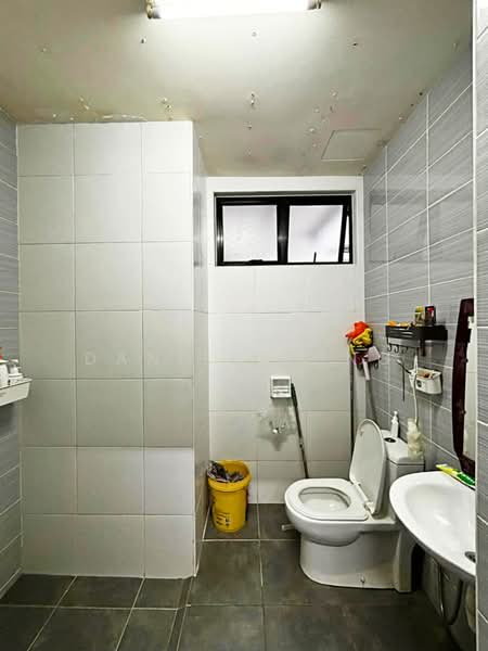 Service Residence for Sale at Sky Oasis Residence (Pangsapuri Oasis 1) - Daniel Yong - Bathroom - PropertyGuru.com.my