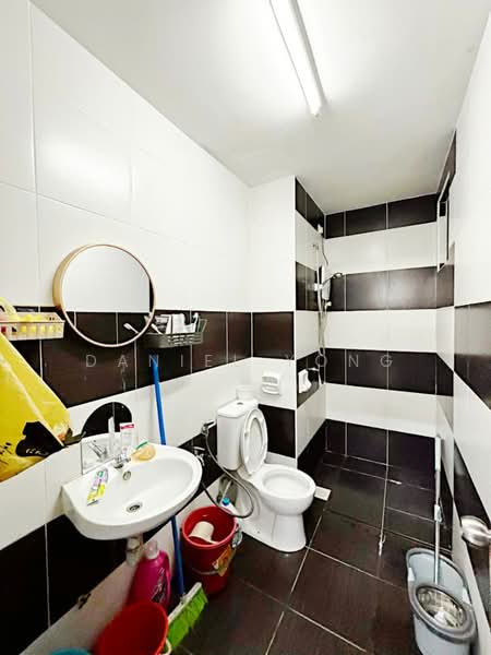 Service Residence for Sale at Sky Oasis Residence (Pangsapuri Oasis 1) - Daniel Yong - Bathroom - PropertyGuru.com.my