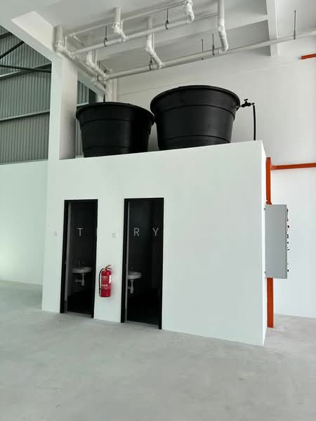 Semi-D Factory for Rent in Klang (Selangor) - Terry Yee - Bathroom - PropertyGuru.com.my