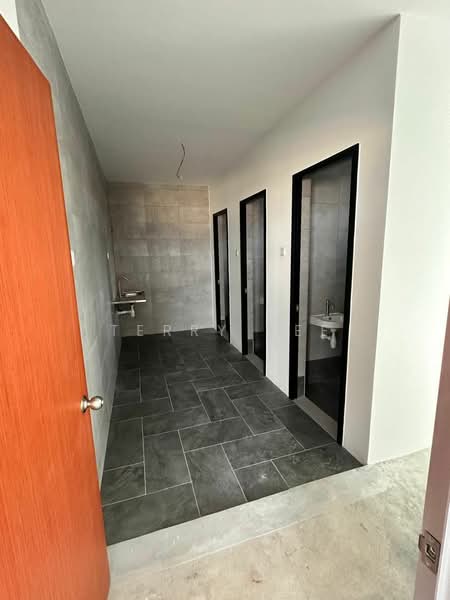 Semi-D Factory for Rent in Klang (Selangor) - Terry Yee - Corridor - PropertyGuru.com.my