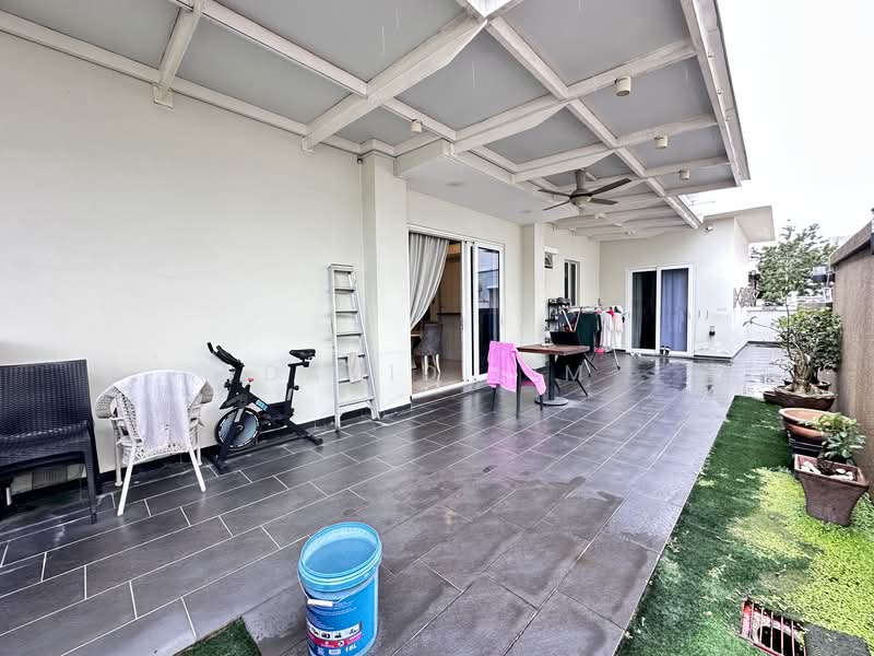 Rumah Berkembar untuk Dijual di Anggun 2 Residence (Rawang) - David Lim - Balcony - PropertyGuru.com.my