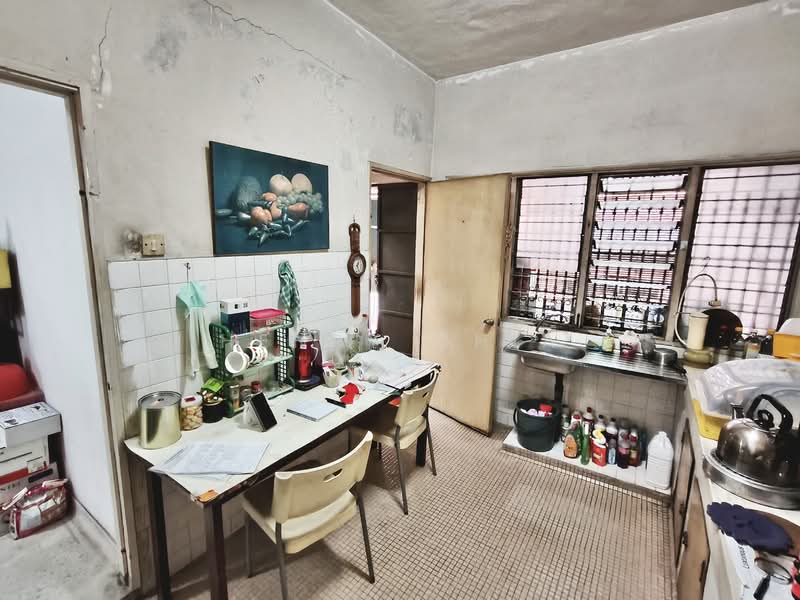 Rumah Teres 2 Tingkat untuk Dijual di Taman Connaught (Cheras) - Henry Chia - Kitchen - PropertyGuru.com.my