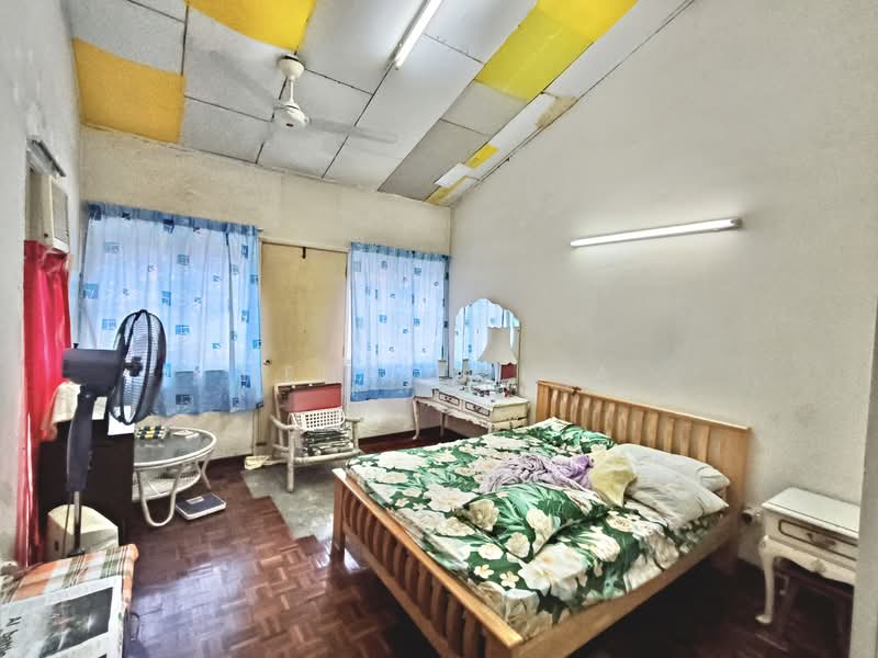 Rumah Teres 2 Tingkat untuk Dijual di Taman Connaught (Cheras) - Henry Chia - Bedroom - PropertyGuru.com.my