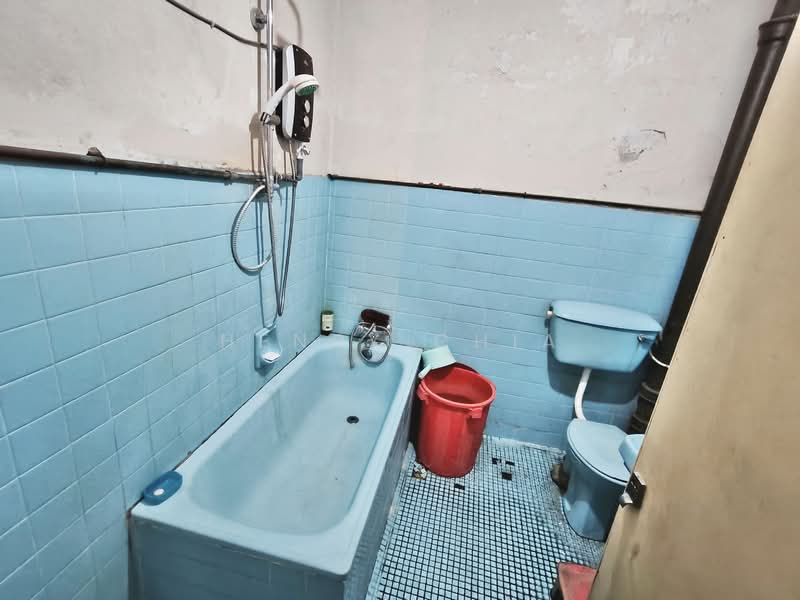 Rumah Teres 2 Tingkat untuk Dijual di Taman Connaught (Cheras) - Henry Chia - Bathroom - PropertyGuru.com.my