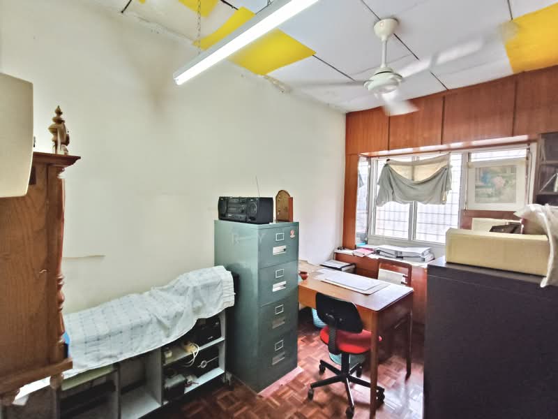 Rumah Teres 2 Tingkat untuk Dijual di Taman Connaught (Cheras) - Henry Chia - Study - PropertyGuru.com.my