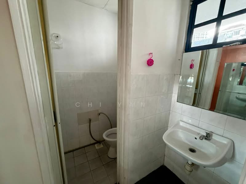 Kedai / Pejabat untuk Disewa di Kelana Jaya (Petaling Jaya) - Chi Yan . - Bathroom - PropertyGuru.com.my