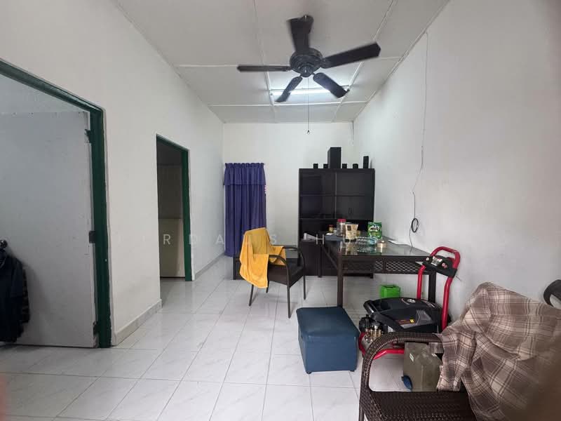 1-storey Terraced House for Sale in Bandar Kinrara Seksyen 1 (Bandar Kinrara) - Firdaus Husin - Living Room - PropertyGuru.com.my