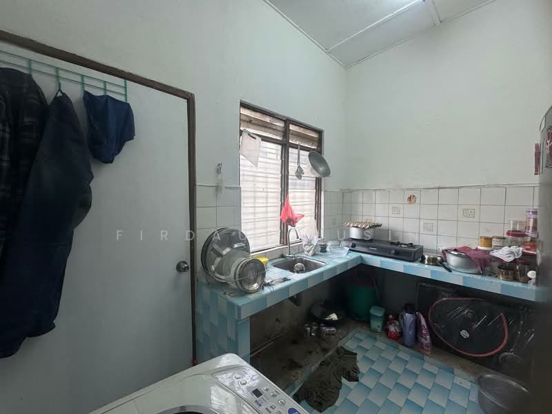 1-storey Terraced House for Sale in Bandar Kinrara Seksyen 1 (Bandar Kinrara) - Firdaus Husin - Kitchen - PropertyGuru.com.my