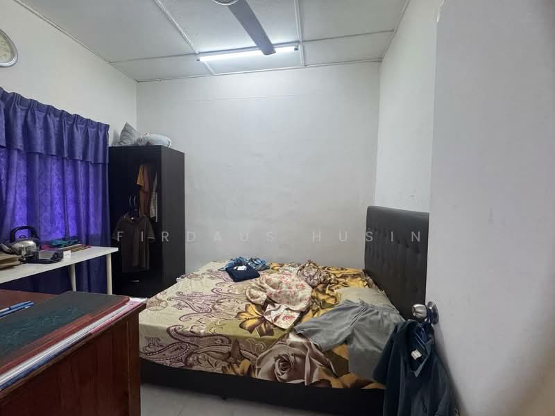 1-storey Terraced House for Sale in Bandar Kinrara Seksyen 1 (Bandar Kinrara) - Firdaus Husin - Bedroom - PropertyGuru.com.my