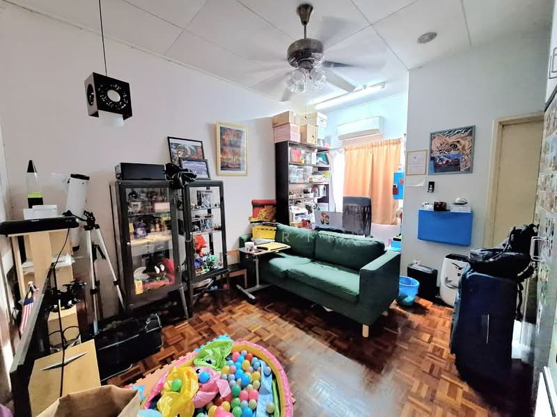 2-storey Terraced House for Sale in Kota Kemuning (Shah Alam) - Sue Arifin - Living Room - PropertyGuru.com.my