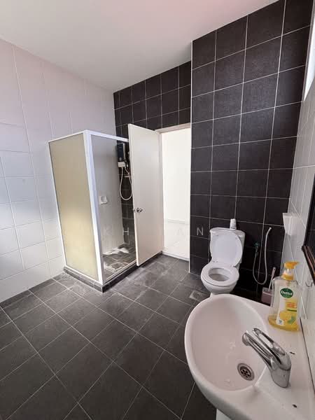 3-storey Terraced House for Sale in Setia Pearl Island (Bayan Lepas) - KH Tan - Bathroom - PropertyGuru.com.my