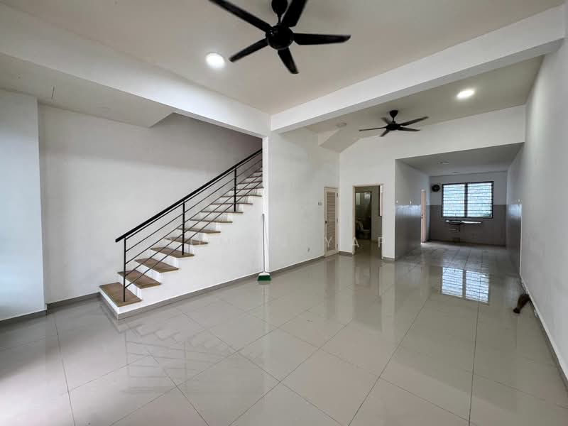 Bandar Country Homes untuk Untuk Dijual - RM 480,000, Apr 2026 - Living Room - PropertyGuru.com.my