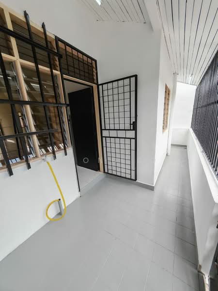 1-storey Terraced House for Sale in Taman Daya (Johor Bahru) - Desmond Bong - Balcony - PropertyGuru.com.my