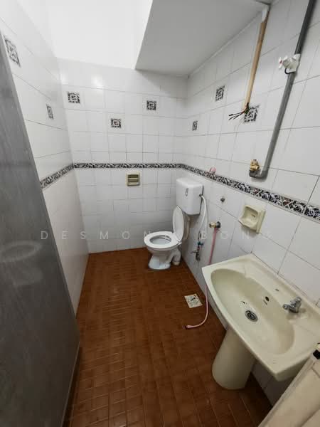 1-storey Terraced House for Sale in Taman Daya (Johor Bahru) - Desmond Bong - Bathroom - PropertyGuru.com.my