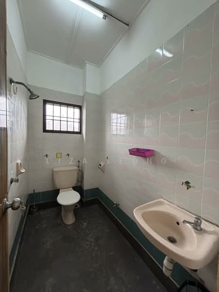 Bandar Indahpura untuk Untuk Disewa - RM 1,800 /bulan, Mac 2026 - Bathroom - PropertyGuru.com.my