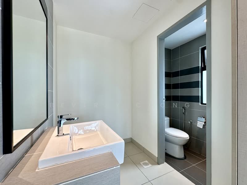 Servis Apartment untuk Dijual di G Residence - Beverly Chong - Bathroom - PropertyGuru.com.my
