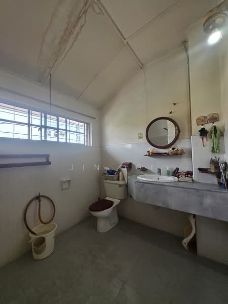 2.5-storey Terraced House for Sale in Subang Jaya (Selangor) - Jin Ooi - Bathroom - PropertyGuru.com.my