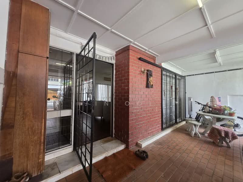 2.5-storey Terraced House for Sale in Subang Jaya (Selangor) - Jin Ooi - Entrance - PropertyGuru.com.my