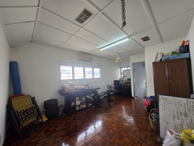 2.5-storey Terraced House for Sale in Subang Jaya (Selangor) - Jin Ooi - Living Room - PropertyGuru.com.my