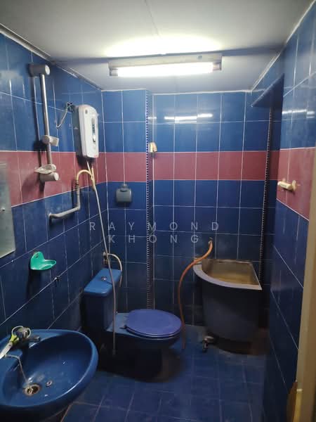 Petaling Indah Condominiums untuk Untuk Disewa - RM 1,300 /bulan, Mac 2026 - Bathroom - PropertyGuru.com.my