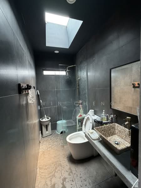 Rumah Teres 2 Tingkat untuk Dijual di Seri Kembangan (Selangor) - Edwin Cheng - Bathroom - PropertyGuru.com.my