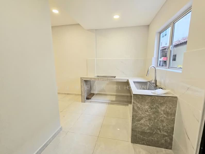 2-storey Terraced House for Sale in TAMAN PUCHONG UTAMA (Puchong) - Junbin Low - Kitchen - PropertyGuru.com.my