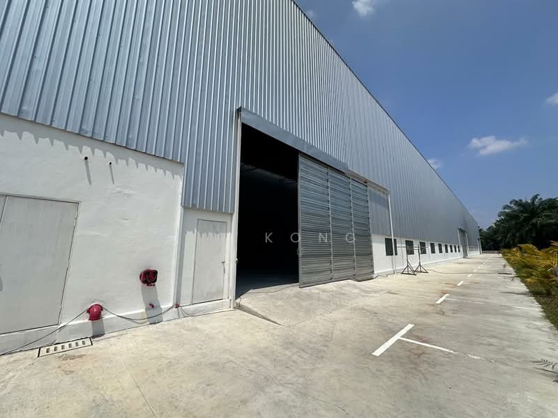 Warehouse for Sale in Kampung Bukit Changgang (Tanjong Duabelas) - CW Kong - Exterior - PropertyGuru.com.my