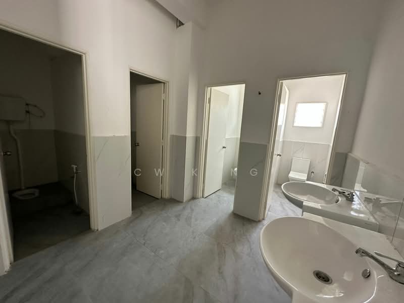 Warehouse for Sale in Kampung Bukit Changgang (Tanjong Duabelas) - CW Kong - Bathroom - PropertyGuru.com.my