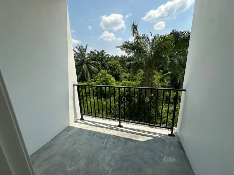Warehouse for Sale in Kampung Bukit Changgang (Tanjong Duabelas) - CW Kong - Balcony - PropertyGuru.com.my