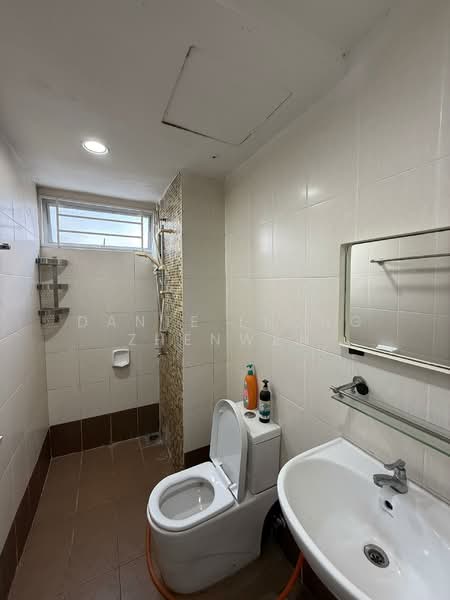 Suasana Lumayan untuk Untuk Disewa - RM 1,800 /bulan, Mac 2026 - Bathroom - PropertyGuru.com.my