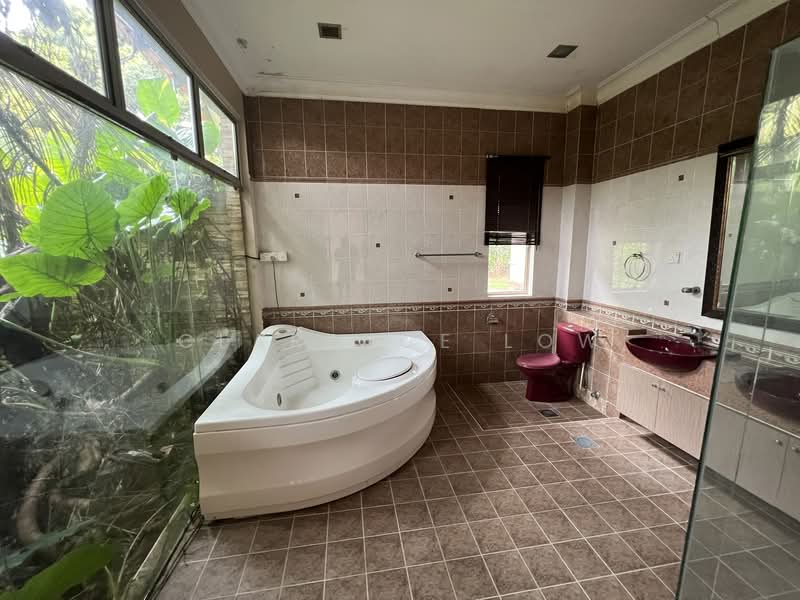 Bungalow for Sale in Leisure Farm (Gelang Patah) - Clarence Low - Bathroom - PropertyGuru.com.my