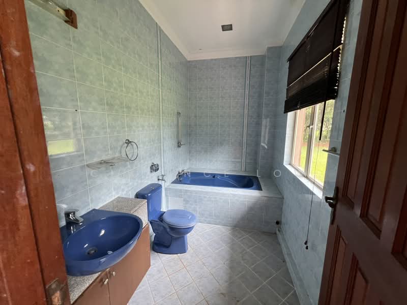 Bungalow for Sale in Leisure Farm (Gelang Patah) - Clarence Low - Bathroom - PropertyGuru.com.my