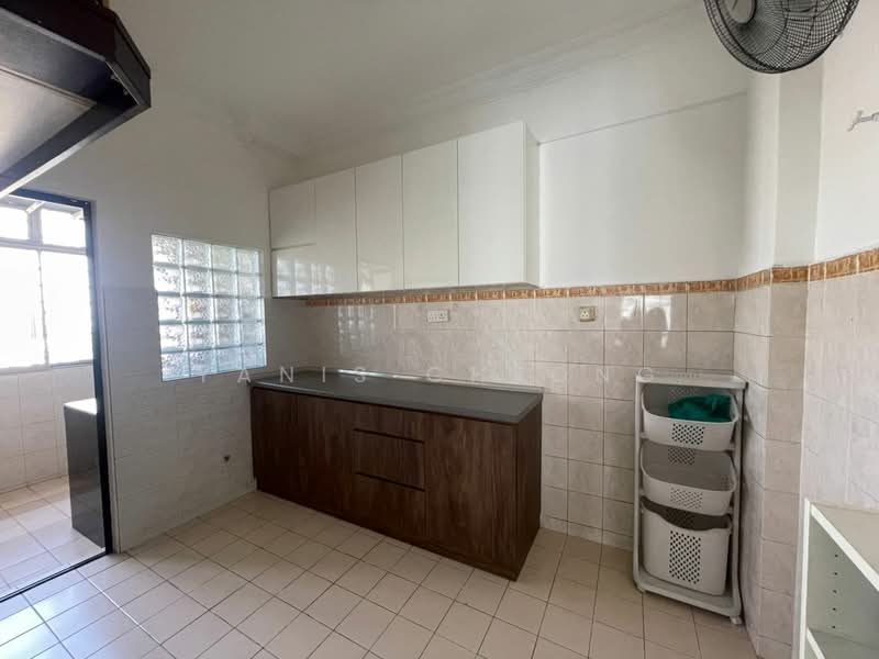 Suria Kipark Damansara untuk Untuk Dijual - RM 350,000, Mac 2026 - Kitchen - PropertyGuru.com.my