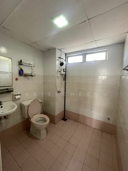 Suria Kipark Damansara untuk Untuk Dijual - RM 350,000, Mac 2026 - Bathroom - PropertyGuru.com.my