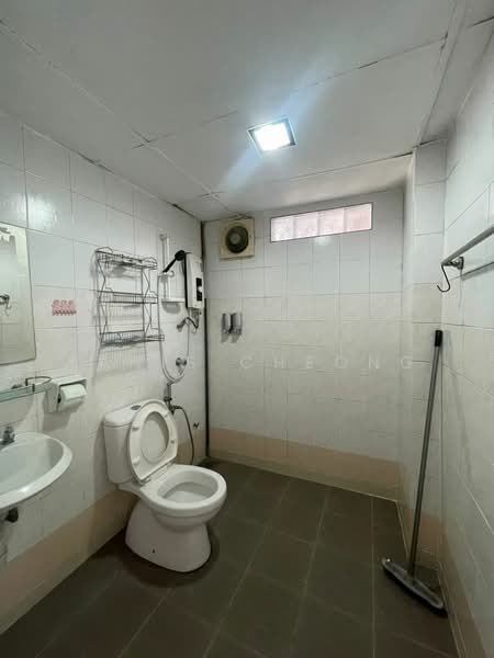 Suria Kipark Damansara untuk Untuk Dijual - RM 350,000, Mac 2026 - Bathroom - PropertyGuru.com.my