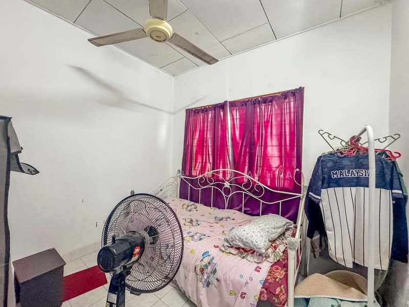 2-storey Terraced House for Sale in Taman Selayang Jaya (Selayang) - Noraini Dahan - Bedroom - PropertyGuru.com.my