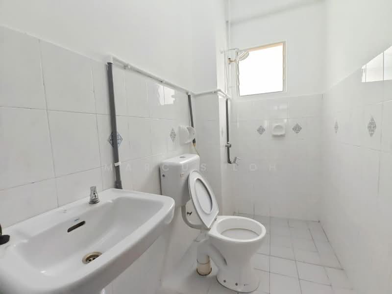 Shop for Rent in Taman Pelangi (Johor Bahru) - Marcus Loh - Bathroom - PropertyGuru.com.my