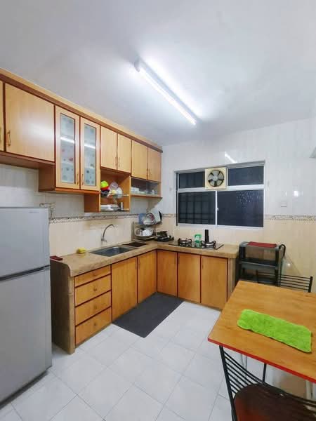 Taman Pekaka untuk Untuk Disewa - RM 1,300 /bulan, Mac 2026 - Kitchen - PropertyGuru.com.my