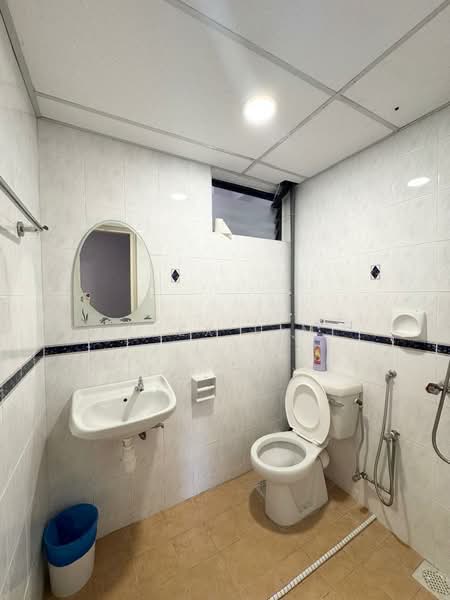 Kondominium untuk Disewa di Eden Seaview Condominium - Alex Lim - Bathroom - PropertyGuru.com.my