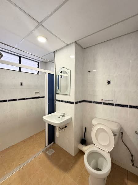 Kondominium untuk Disewa di Eden Seaview Condominium - Alex Lim - Bathroom - PropertyGuru.com.my
