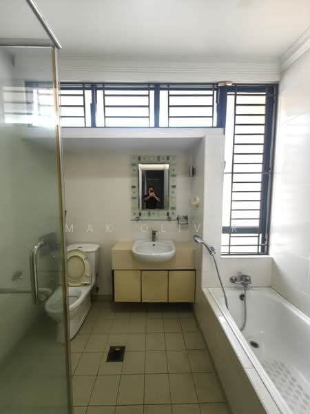 3-storey Terraced House for Sale in Taman Esplanad (Bukit Jalil) - Mak Oliver - Bathroom - PropertyGuru.com.my