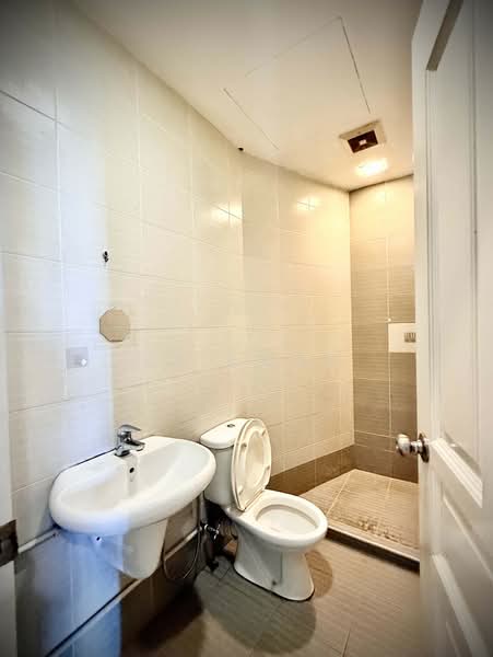 Condominium for Rent at The View Condominium - KK Kwok - Bathroom - PropertyGuru.com.my