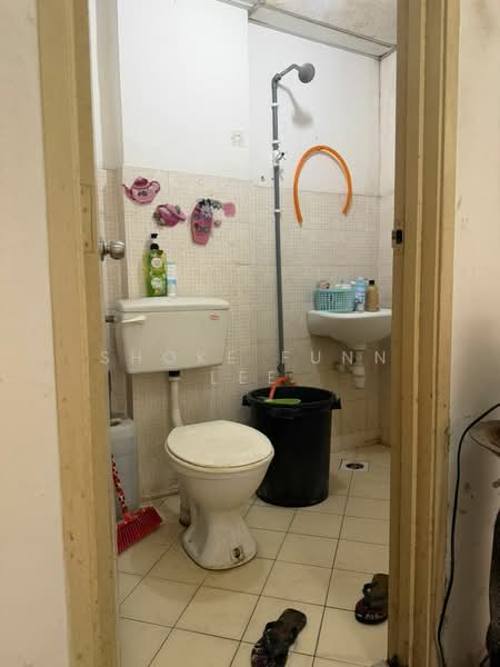Flat for Sale at Taman Impian Indah - Shoke Funn Lee - Bathroom - PropertyGuru.com.my