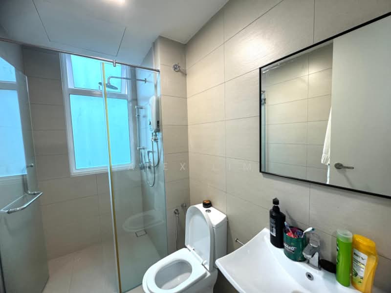Kondominium untuk Disewa di Ferringhi Residence 2 - Alex Lim - Bathroom - PropertyGuru.com.my