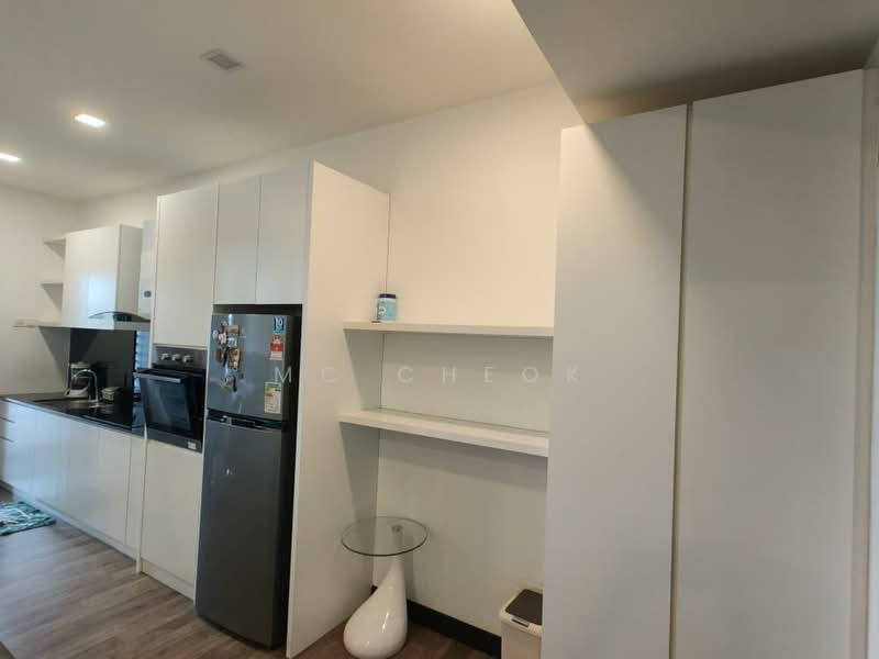 Service Residence for Sale at Service Residence @ Landmark Residence 2 - MC Cheok - Kitchen - PropertyGuru.com.my