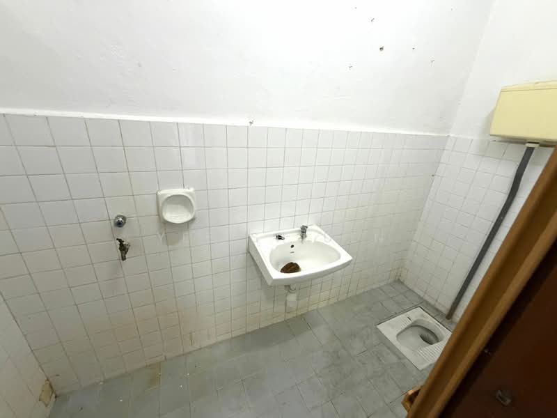 Kedai / Pejabat untuk Disewa di Taman Daya (Johor Bahru) - Yee Shiuen - Bathroom - PropertyGuru.com.my