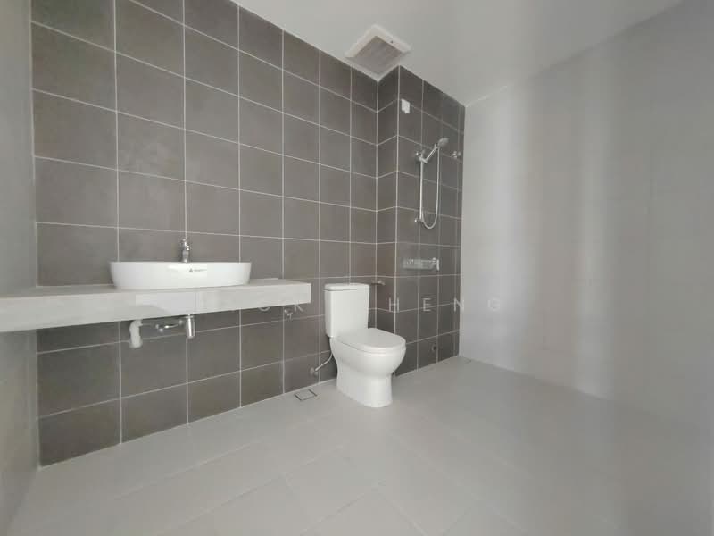 2-storey Terraced House for Sale in Bandar Country Homes (Rawang) - Jack Cheng - Bathroom - PropertyGuru.com.my