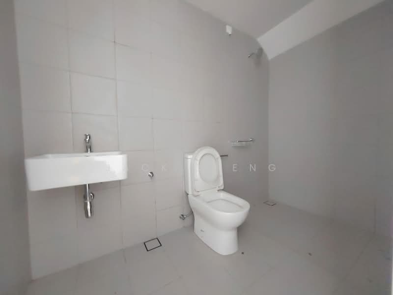 2-storey Terraced House for Sale in Bandar Country Homes (Rawang) - Jack Cheng - Bathroom - PropertyGuru.com.my