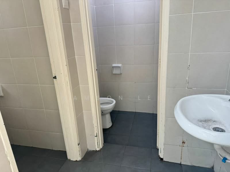 Shop / Office for Rent in Rawang (Selangor) - Samson Lee - Bathroom - PropertyGuru.com.my