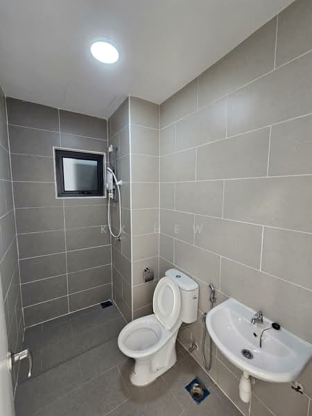 Servis Apartment untuk Dijual di Kiara Plaza - KK HEW - Bathroom - PropertyGuru.com.my